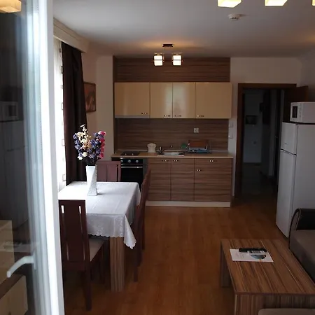 Sweet Homes 5 - For Guests Slantschew brjag